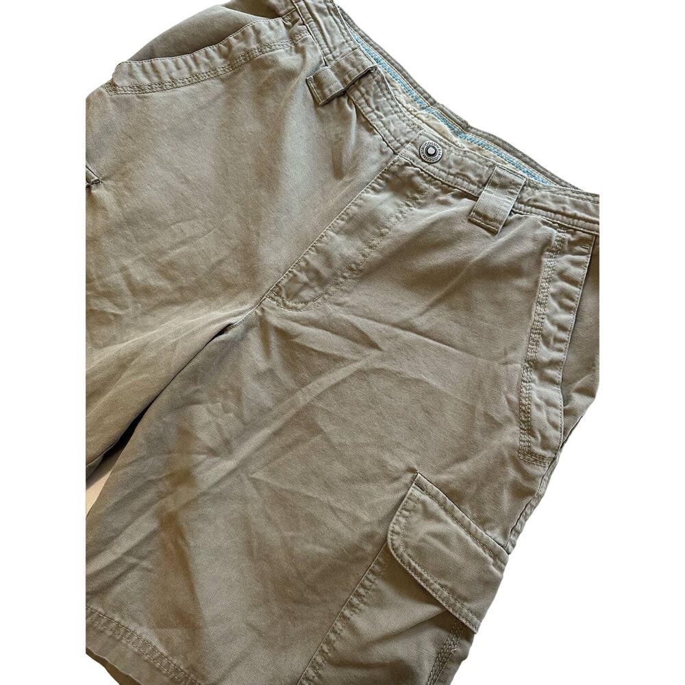 Columbia Men's Shorts Green Size 32